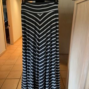 AB Studio Long Casual Skirt